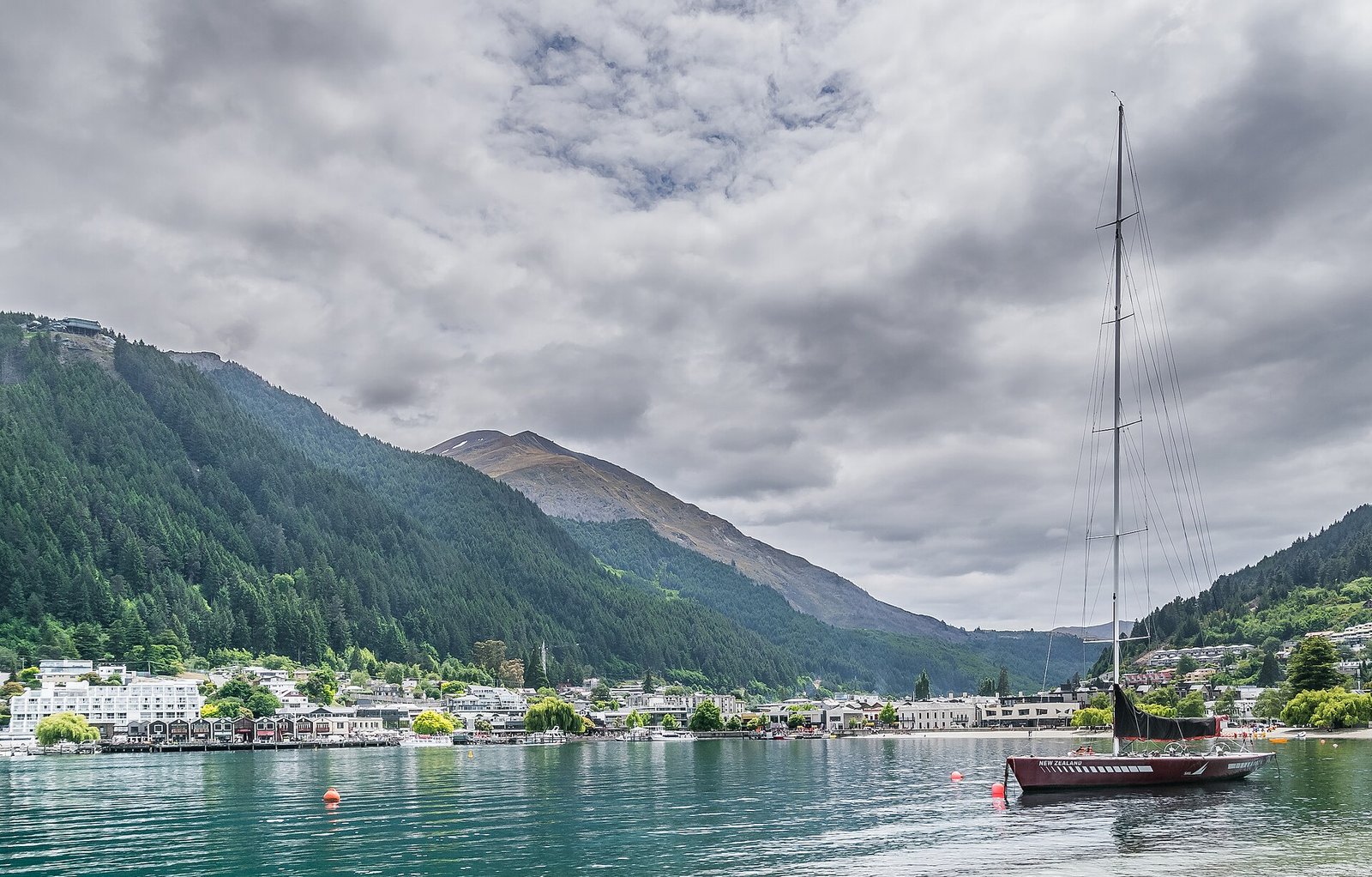 Queenstown waterfront on Lake Wakatipu surrounded by the Remarkables mountain range in New Zealand